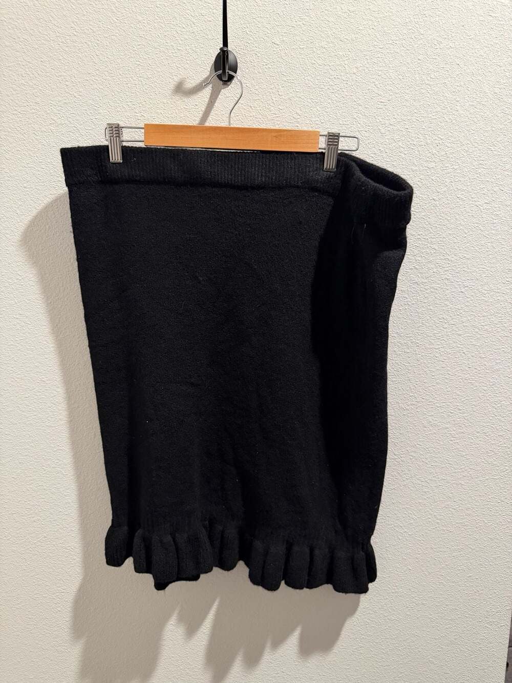 BCBG Paris Black Ruffle‎ Hem Knit Mini Skirt